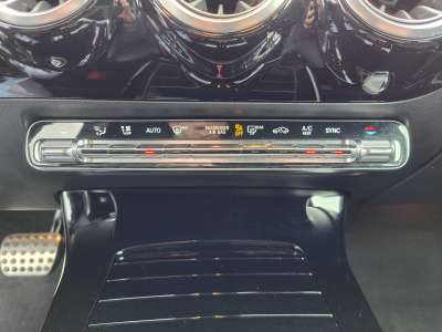 Mercedes-Benz A 200 A200 8G-DCT PACK AMG GPS CARPLAY LUMIERE AMBIANCE