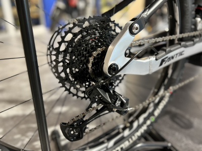 Fantic XMF 1.7 720Wh, M 29''-27,5'', freins 4 pistons, 90 Nm