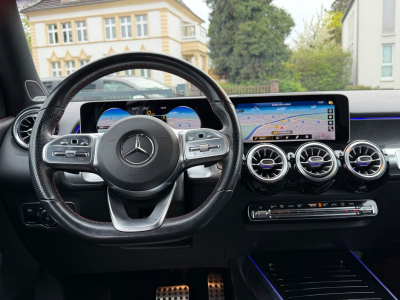 Mercedes-Benz GLB 250 4Matic AMG Line / Panoramaschiebedach /