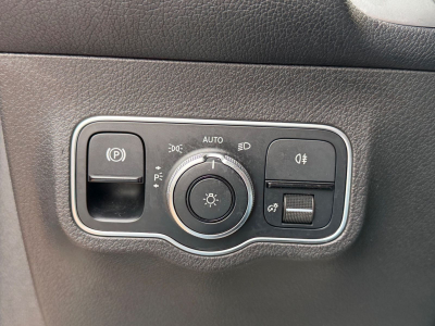 Mercedes-Benz GLB 250 4Matic AMG Line / Panoramaschiebedach /