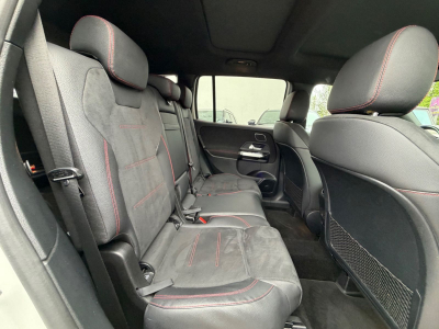 Mercedes-Benz GLB 250 4Matic AMG Line / Panoramaschiebedach /