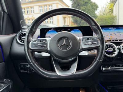 Mercedes-Benz GLB 250 4Matic AMG Line / Panoramaschiebedach /