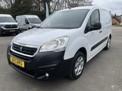 Peugeot Partner 1.6 Blue Hdi 100cv 3 places Clim Tempomat PDC 18.000km!