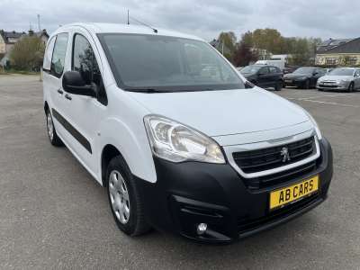 Peugeot Partner 1.6 Blue Hdi 100cv 3 places Clim Tempomat PDC 18.000km!