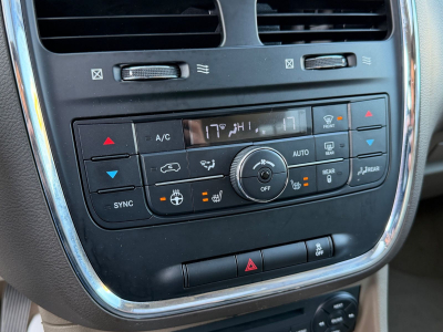 Lancia Voyager Gold/SD/7xSitzer/LEDER/DVD/KAMERA/VOLL