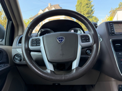 Lancia Voyager Gold/SD/7xSitzer/LEDER/DVD/KAMERA/VOLL