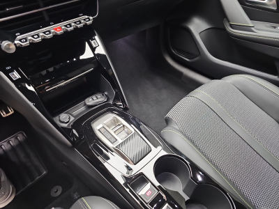 Peugeot 208 1.2 PureTech Hýbrid 110 E-DSC6 GT