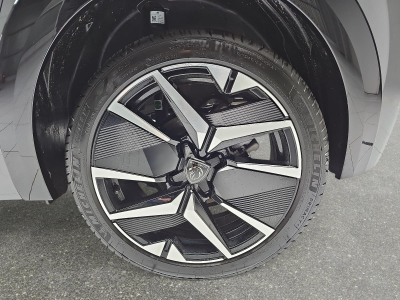 Peugeot 208 1.2 PureTech Hýbrid 110 E-DSC6 GT