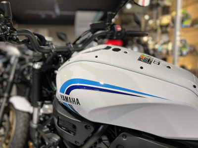 Yamaha XSR 700 rabaissée 50 mm