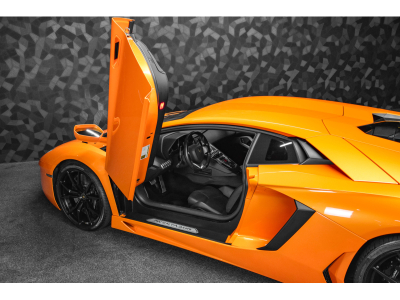 Lamborghini Aventador LP 700-4 - ARANCIO ATLAS