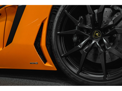 Lamborghini Aventador LP 700-4 - ARANCIO ATLAS