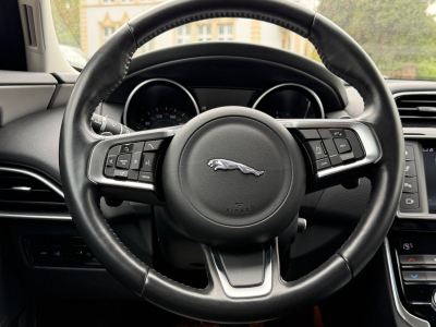 Jaguar XE 20d 180PS Automatik/1.Hand/Scheckheft/Leder/