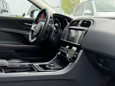 Jaguar XE 20d 180PS Automatik/1.Hand/Scheckheft/Leder/