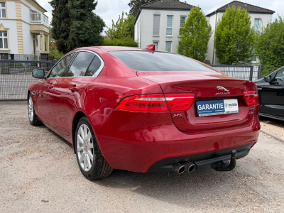 Jaguar XE 20d 180PS Automatik/1.Hand/Scheckheft/Leder/