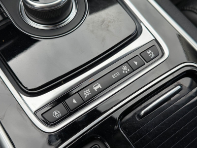 Jaguar XE 20d 180PS Automatik/1.Hand/Scheckheft/Leder/