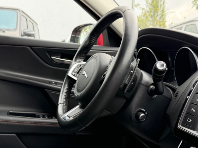 Jaguar XE 20d 180PS Automatik/1.Hand/Scheckheft/Leder/