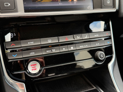 Jaguar XE 20d 180PS Automatik/1.Hand/Scheckheft/Leder/