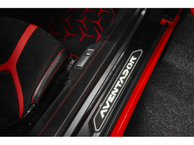 Lamborghini Aventador SVJ Coupé / 1 OF 900 / ROSSO MARS