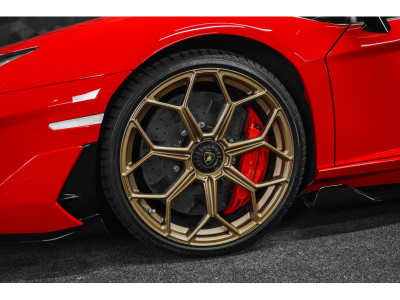 Lamborghini Aventador SVJ Coupé / 1 OF 900 / ROSSO MARS