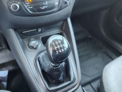 Ford Transit Courier 1.5 TDCI RADIO USB