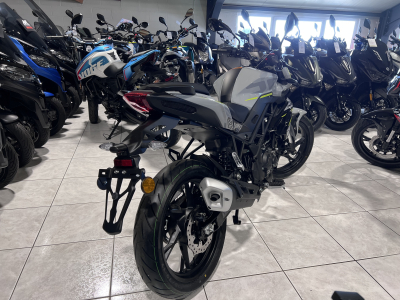 Benelli BN 125 GRIS