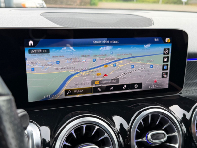 Mercedes-Benz GLB 250 4Matic AMG Line / Panoramaschiebedach /