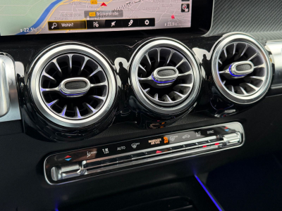 Mercedes-Benz GLB 250 4Matic AMG Line / Panoramaschiebedach /