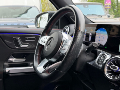 Mercedes-Benz GLB 250 4Matic AMG Line / Panoramaschiebedach /