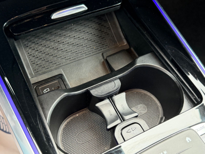 Mercedes-Benz GLB 250 4Matic AMG Line / Panoramaschiebedach /