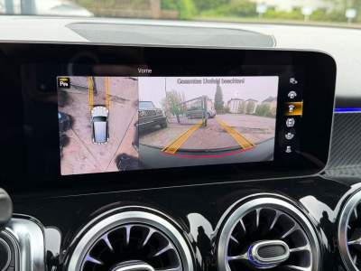 Mercedes-Benz GLB 250 4Matic AMG Line / Panoramaschiebedach /