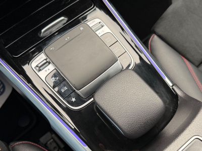 Mercedes-Benz GLB 250 4Matic AMG Line / Panoramaschiebedach /