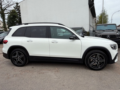 Mercedes-Benz GLB 250 4Matic AMG Line / Panoramaschiebedach /