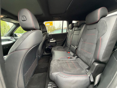 Mercedes-Benz GLB 250 4Matic AMG Line / Panoramaschiebedach /