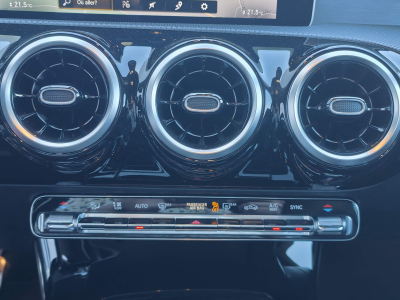 Mercedes-Benz CLA 180 1.3I SB PACK AMG CAMERA GPS CARPLAY
