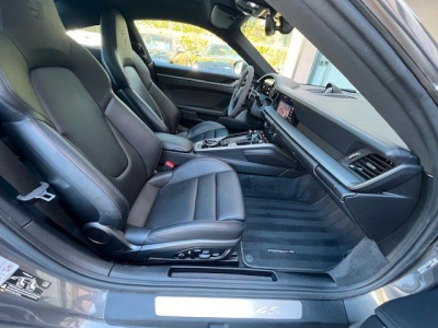 Porsche 992 911 Carrera 4 S - SportDesign Paket - Panorama -VOLL