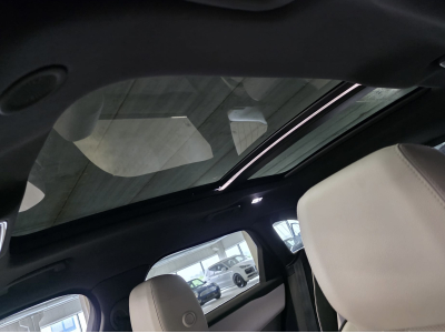 Land-Rover Range Rover Velar NEW MODEL P400 AWD R-DYNAMIC MERIDIAN PANO CUIR NAVI 1 HAND