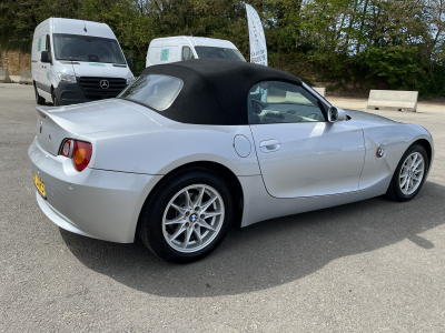 BMW Z4 2.2i Roadster Automatik Cuir Xenon PDC
