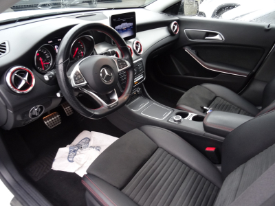 Mercedes-Benz CLA 200 Shooting Brake AMG-LINE