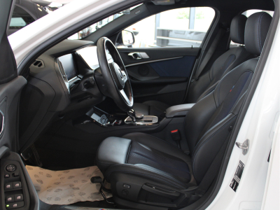 BMW 118 i M SPORT PAKET PANO CUIR NAVI 1 HAND