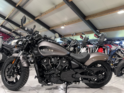Indian Scout Bobber Ltd + Tech Heavy Metal