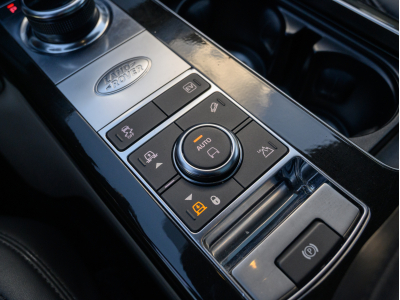 Land-Rover Range Rover P400E Hybrid VOGUE