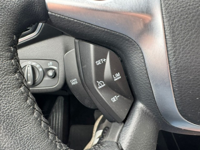 Ford Kuga FORD KUGA TITANIUM 4X4 BII XENON LEDER AUTOMATIK LANE NAVI KAMERA