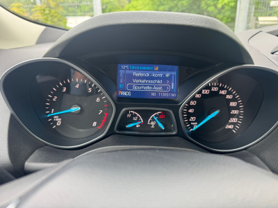 Ford Kuga FORD KUGA TITANIUM 4X4 BII XENON LEDER AUTOMATIK LANE NAVI KAMERA