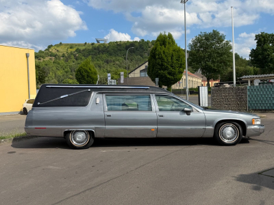 Cadillac Fleetwood 5.7 / LEICHENWAGEN / KRYSTAL / SARG