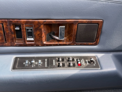 Cadillac Fleetwood 5.7 / LEICHENWAGEN / KRYSTAL / SARG