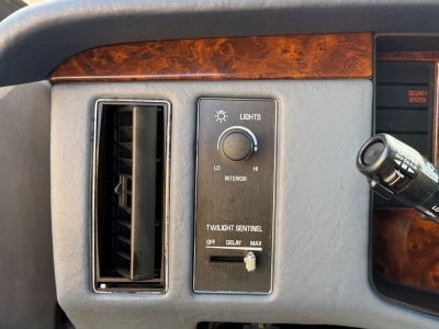 Cadillac Fleetwood 5.7 / LEICHENWAGEN / KRYSTAL / SARG