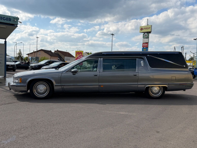Cadillac Fleetwood 5.7 / LEICHENWAGEN / KRYSTAL / SARG