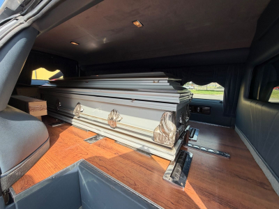 Cadillac Fleetwood 5.7 / LEICHENWAGEN / KRYSTAL / SARG