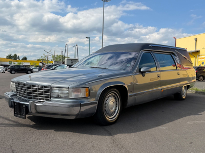 Cadillac Fleetwood 5.7 / LEICHENWAGEN / KRYSTAL / SARG