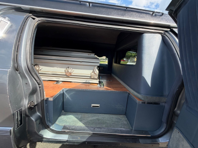 Cadillac Fleetwood 5.7 / LEICHENWAGEN / KRYSTAL / SARG